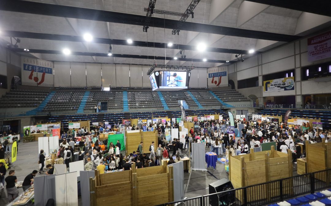 Vista panoràmica de la Fira Guia’t 2025 al Palau d’Esports de Granollers amb participació del Grup REIR i gran afluència de visitants