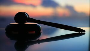 Martell judicial que simbolitza que la violència vicària passa a ser delicte