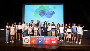 Infants i joves participants en els projectes de participació infantil de REIR durant la cloenda del curs 2025-2026